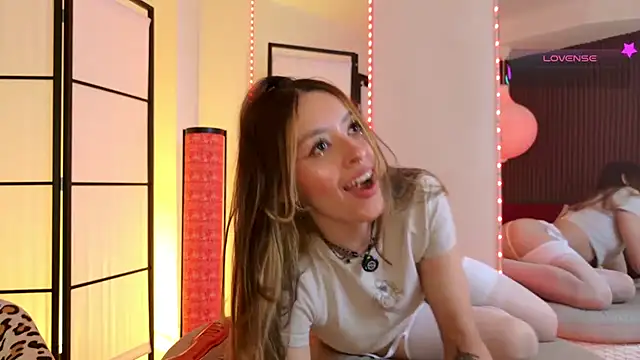 Snapshot of Elysia_carter chatting on 05.10.26 Elysia carter online show from 05.10.26