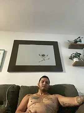 Snapshot of HOTB0Y18 chatting on 04.01.26 HOTB0Y18 online show from 04.01.26