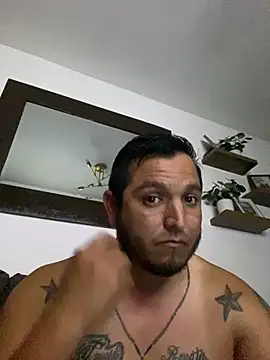 Snapshot of HOTB0Y18 chatting on 04.08.26 HOTB0Y18 online show from 04.08.26