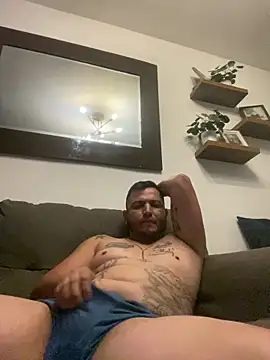 Snapshot of HOTB0Y18 chatting on 04.12.26 HOTB0Y18 online show from 04.12.26