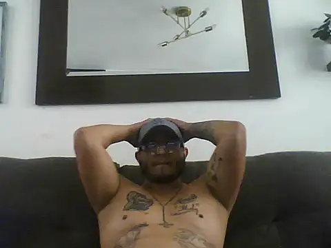 Snapshot of HOTB0Y18 chatting on 04.14.26 HOTB0Y18 online show from 04.14.26