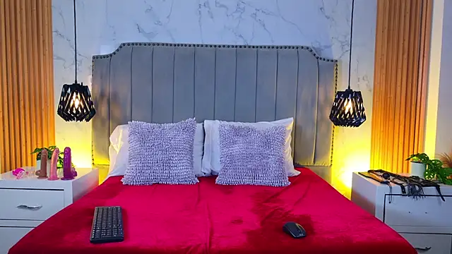 Kitty Lugo online show from 04.14.26