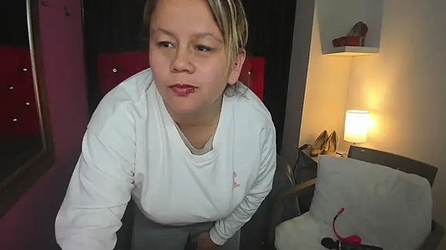 Snapshot of ScarletBigTitties chatting on 04.02.26 ScarletBigTitties online show from 04.02.26