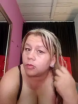 Snapshot of ScarletBigTitties chatting on 04.05.26 ScarletBigTitties online show from 04.05.26