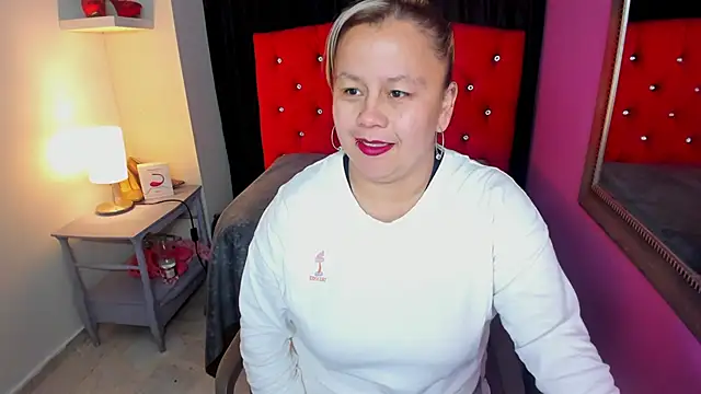 Snapshot of ScarletBigTitties chatting on 05.09.26 ScarletBigTitties online show from 05.09.26