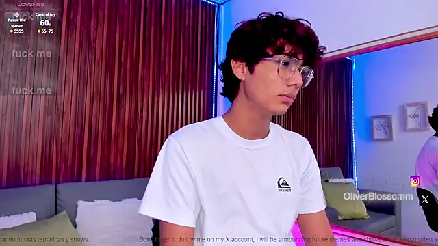 Snapshot of Oliver20__ chatting on 06.26.26 Oliver20 online show from 06.26.26