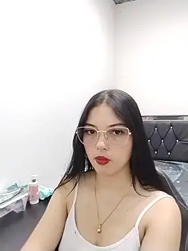 Snapshot of veleria_allurin chatting on 06.18.26 veleria allurin online show from 06.18.26