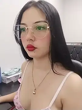 Snapshot of veleria_allurin chatting on 06.23.26 veleria allurin online show from 06.23.26