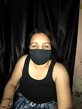 Snapshot of REENA-STRIP chatting on 04.25.26 REENA-STRIP online show from 04.25.26