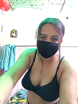 Snapshot of REENA-STRIP chatting on 04.28.26 REENA-STRIP online show from 04.28.26