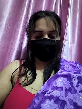 Snapshot of REENA-STRIP chatting on 04.28.26 REENA-STRIP online show from 04.28.26