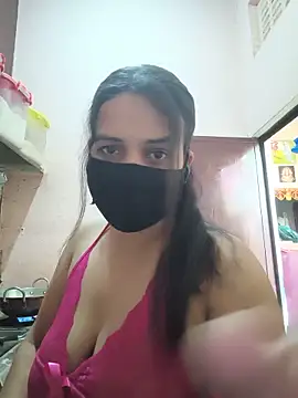 Snapshot of REENA-STRIP chatting on 05.18.26 REENA-STRIP online show from 05.18.26