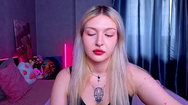 Snapshot of BlondieSummer chatting on 03.20.26 BlondieSummer online show from 03.20.26