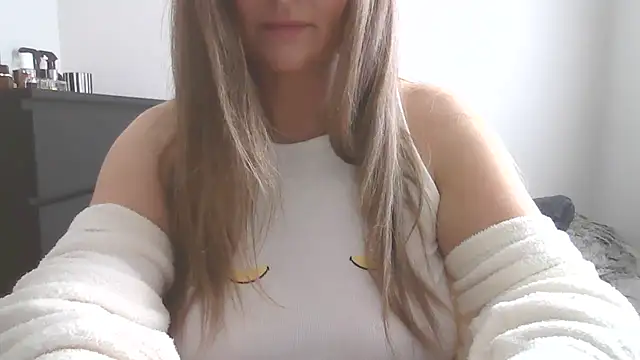 Snapshot of Goddess-GraceX chatting on 04.17.26 Goddess-GraceX online show from 04.17.26