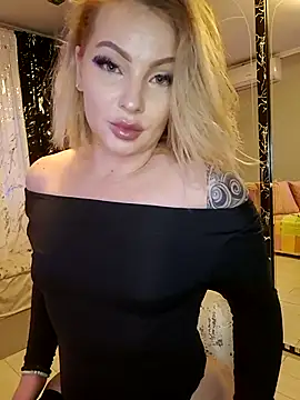 Snapshot of AngelGlowx chatting on 03.28.26 AngelGlowx online show from 03.28.26