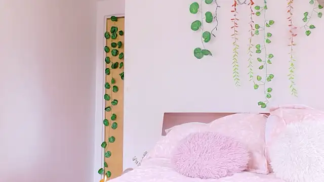 Snapshot of Ajua__Uva chatting on 04.19.26 Ajua Uva online show from 04.19.26