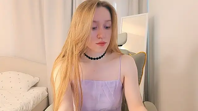 Snapshot of mowalova chatting on 05.16.26 mowalova online show from 05.16.26