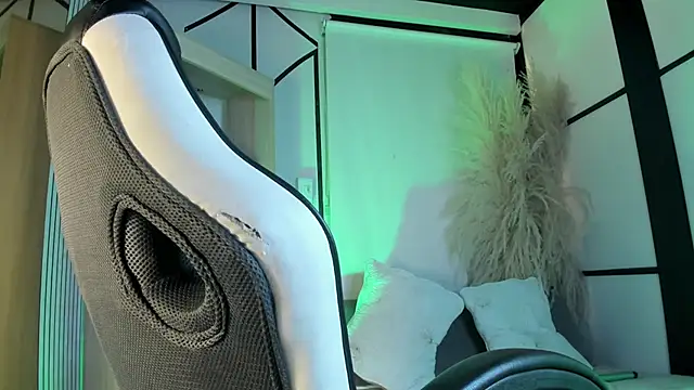 LizzyBrooks  online show from 03.27.26