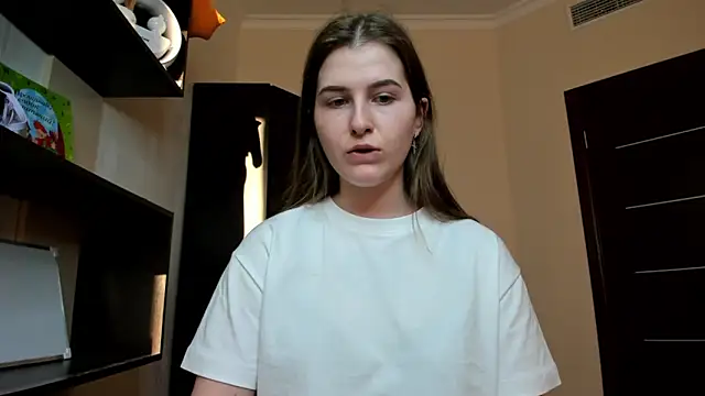 Snapshot of OhMyAlice chatting on 04.18.26 OhMyAlice online show from 04.18.26