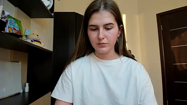 Snapshot of OhMyAlice chatting on 04.26.26 OhMyAlice online show from 04.26.26