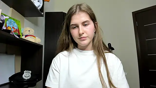 Snapshot of OhMyAlice chatting on 04.28.26 OhMyAlice online show from 04.28.26