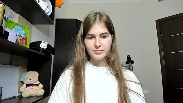 Snapshot of OhMyAlice chatting on 04.30.26 OhMyAlice online show from 04.30.26