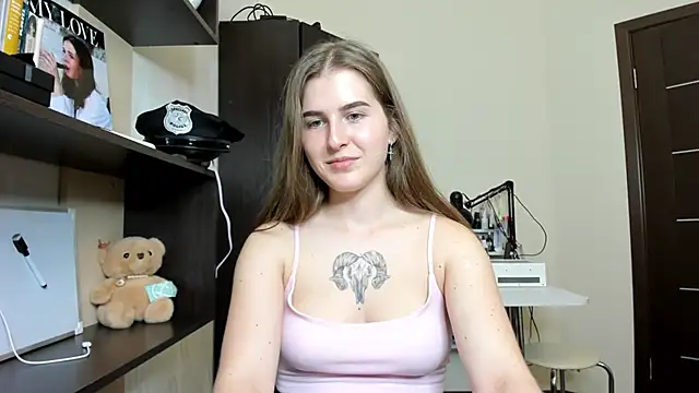 Snapshot of OhMyAlice chatting on 06.06.26 OhMyAlice online show from 06.06.26