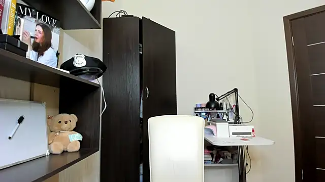 Snapshot of OhMyAlice chatting on 06.19.26 OhMyAlice online show from 06.19.26