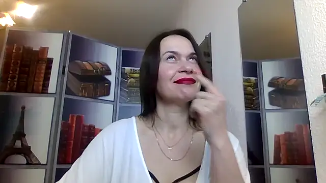Snapshot of Selena_Moo chatting on 04.27.26 Selena Moo online show from 04.27.26