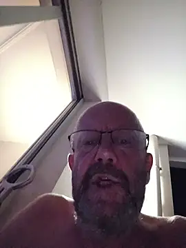 Snapshot of TOPHE0 chatting on 07.24.26 TOPHE0 online show from 07.24.26