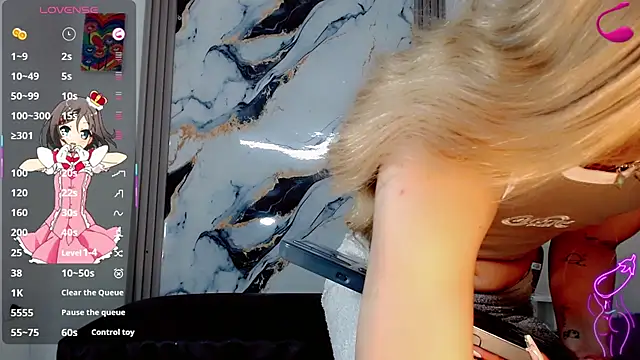 Snapshot of Mia_Colucci- chatting on 05.04.26 Mia Colucci- online show from 05.04.26