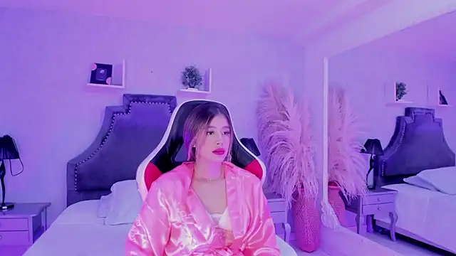 EmilyJohnsoon online show from 04.25.26