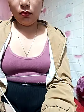 Snapshot of Hena__ chatting on 04.26.26 Hena online show from 04.26.26