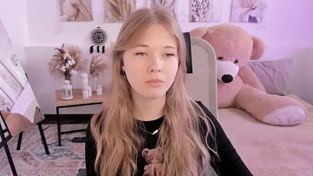 LunasFrost online show from 04.08.26