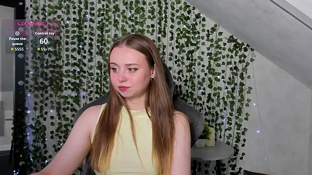 Snapshot of Vanessa_Williamsonn chatting on 07.04.26 Vanessa Williamsonn online show from 07.04.26