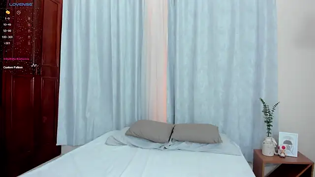 Snapshot of dennis_hills chatting on 04.13.26 dennis hills online show from 04.13.26
