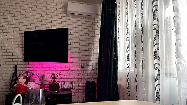 Snapshot of ElmiraDabato chatting on 04.07.26 ElmiraDabato online show from 04.07.26