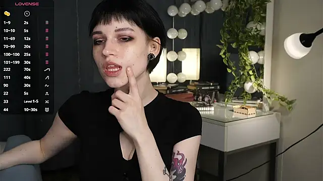 RubieNibbs online show from 04.19.26