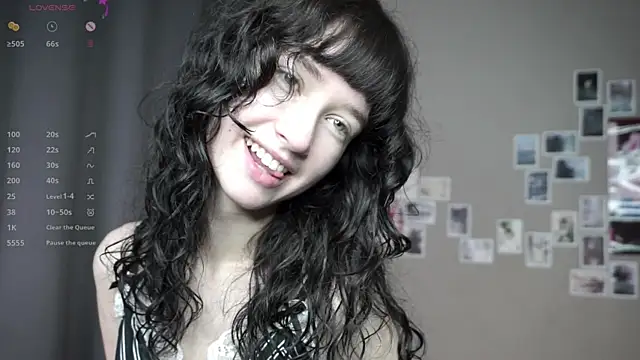 Snapshot of DellaLeck chatting on 07.04.26 DellaLeck online show from 07.04.26