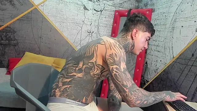 Snapshot of Gury_tattoo chatting on 04.09.26 Gury tattoo online show from 04.09.26