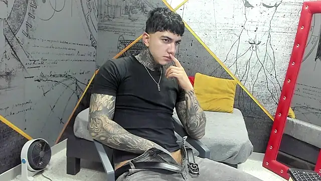 Snapshot of Gury_tattoo chatting on 04.11.26 Gury tattoo online show from 04.11.26