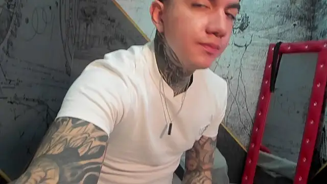 Snapshot of Gury_tattoo chatting on 04.25.26 Gury tattoo online show from 04.25.26