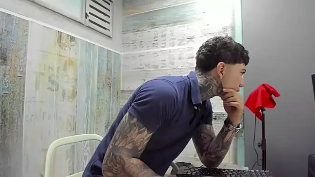 Snapshot of Gury_tattoo chatting on 05.05.26 Gury tattoo online show from 05.05.26