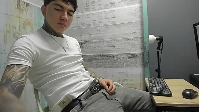 Snapshot of Gury_tattoo chatting on 05.06.26 Gury tattoo online show from 05.06.26
