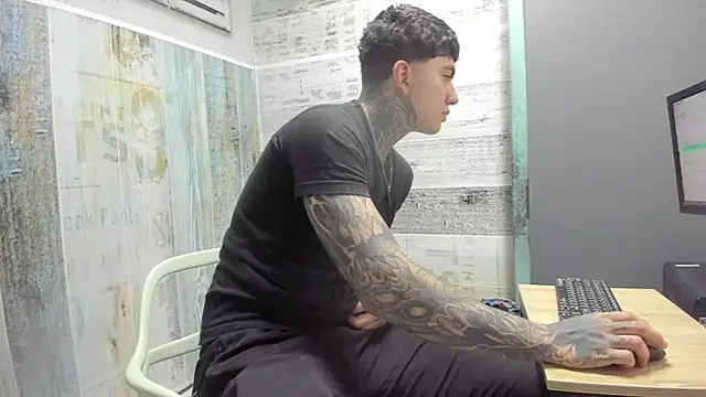 Snapshot of Gury_tattoo chatting on 05.07.26 Gury tattoo online show from 05.07.26