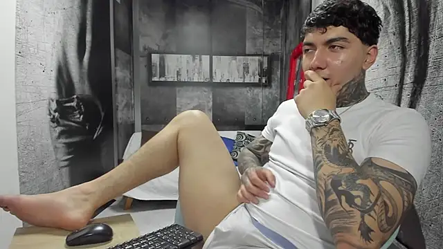 Snapshot of Gury_tattoo chatting on 05.12.26 Gury tattoo online show from 05.12.26