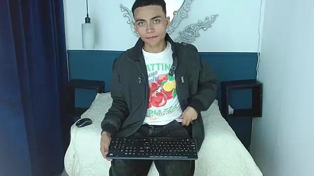Snapshot of romeo_laurient chatting on 06.30.26 romeo laurient online show from 06.30.26