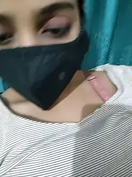 Snapshot of ALIZA_FENDY chatting on 04.18.26 ALIZA FENDY online show from 04.18.26