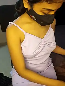 Snapshot of ALIZA_FENDY chatting on 04.19.26 ALIZA FENDY online show from 04.19.26