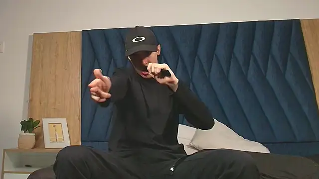 Snapshot of lio____ chatting on 04.13.26 lio online show from 04.13.26